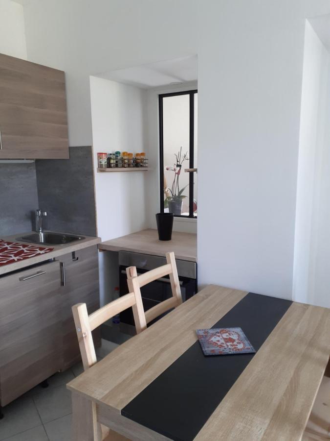 Studio En Plein Centre Ville - 2 A 4 Personnes Tence Exterior foto